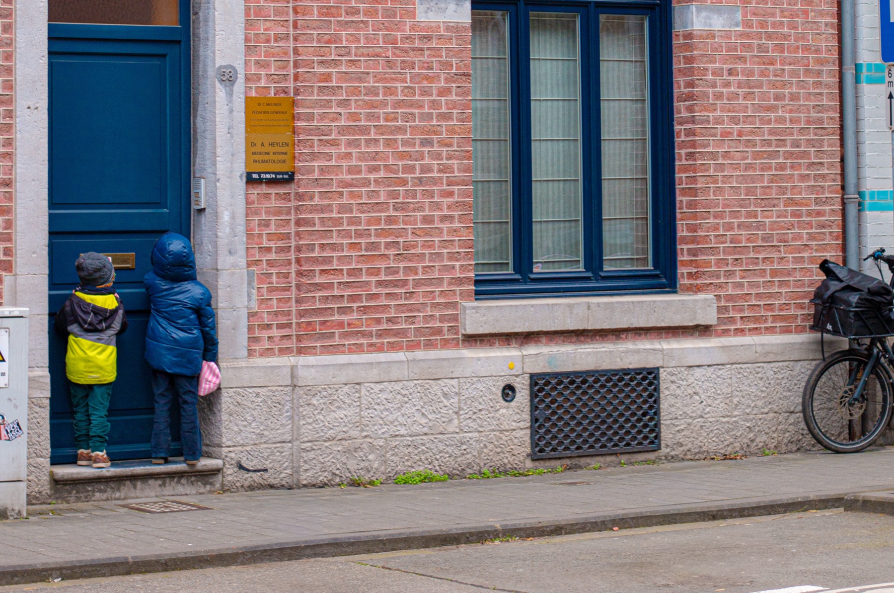 Entrée du cabinet de pédiatrie à Namur - Dr Colombine Meunier